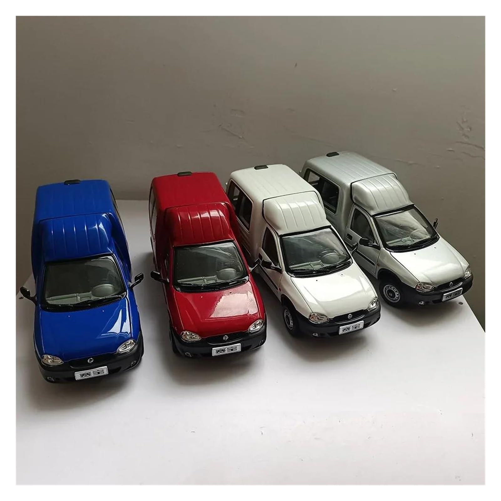 Metallo Scala Replica 1 24 Per Sabre Simulazione Auto In Lega Modello Statico Collezione Fan Souvenir Regalo Garage Scena Ornamento Hobby Veicoli Giochi Set(Blu)