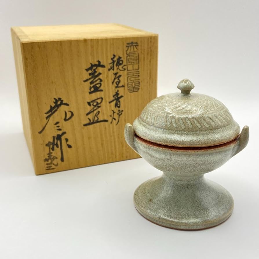 四角菖蒲文鋳銅香炉　秀月　茶道具　共箱 四角菖蒲文鋳銅香炉 秀月 茶道具 共箱