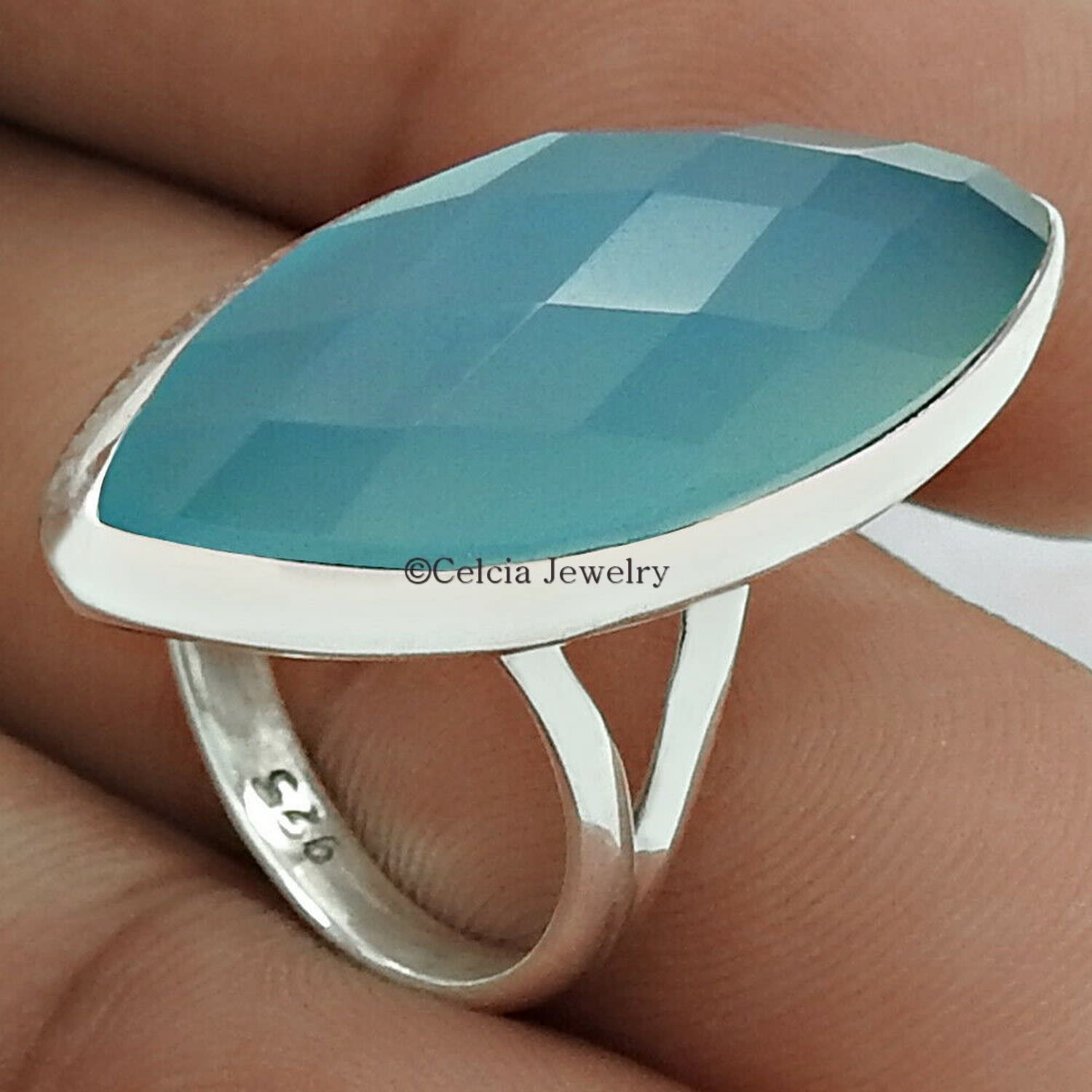 bague en pierres de calcédoine Aqua argent sterling bague en forme de marquise taillée en pierre bleue cadeaux de demoiselle d'honneur bague Pinky cadeaux de fête des mères cadeaux uniques les femmes