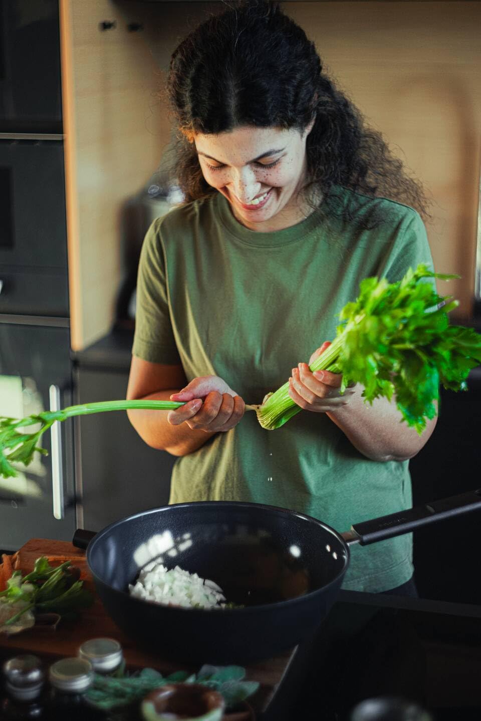 Fiskars Hard Face 28 cm Non-Tough Wok Pan — Amazon image 5