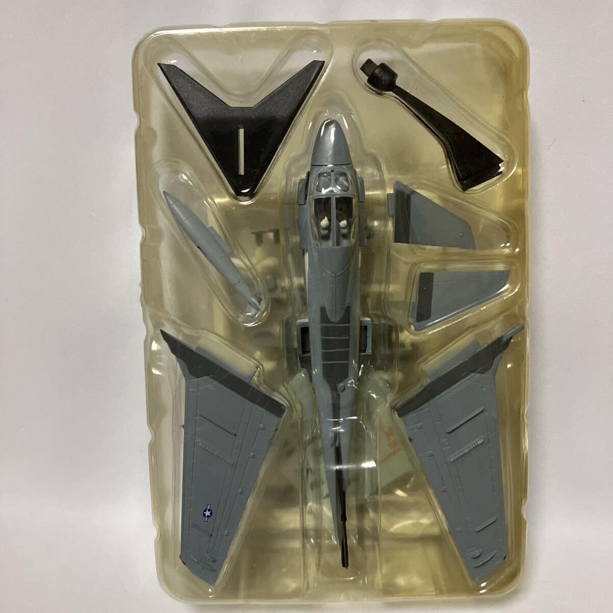Amazon.co.jp: 1/144 A-6E イントルーダー 4-S 米海軍 VA-115 空母