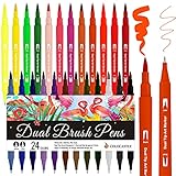 🎨DISEÑO DE DOBLES PUNTAS: Los rotuladores lettering con punta fina y punta pincel. Punta fina(0,4 mm) para contornos y detalles, punta de pincel(1-2 mm) para colorear y sombrear. Puede cambiar instantáneamente entre punta de pincel y punta fina sin cambiar otros bolígrafos, creación conveniente, práctica, fácil, sin problemas de escritura. Combine los dos consejos para crear innumerables efectos y realmente dé vida a su obra de arte.