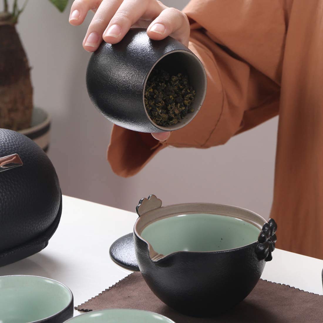 LTLWSH Mini Travel Keramische Theepot Set Chinese Kung Fu Theepot, 1 Pot 2 Kopjes Porseleinen Theekopjes met Thee-Infuser Draagbare Tas voor Buiten Picnick, 1 pot 2 kopjes LTLWSH Mini Travel Keramische Theepot Set Chinese Kung Fu Theepot, 1 Pot 2 Kopjes Porseleinen Theekopjes met Thee-Infuser Draagbare Tas voor Buiten Picnick, 1 pot 2 kopjes