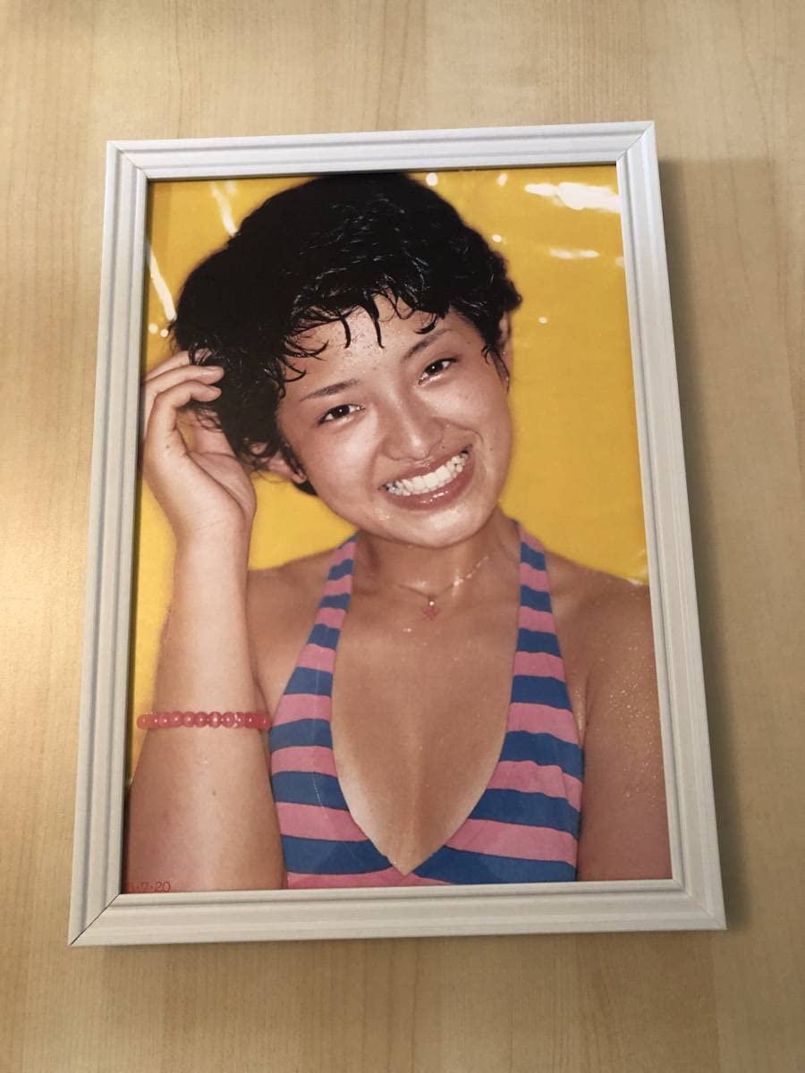 Amazon.co.jp: kj 額装品 山口百恵 貴重写真 A4サイズ額入り ポスター  