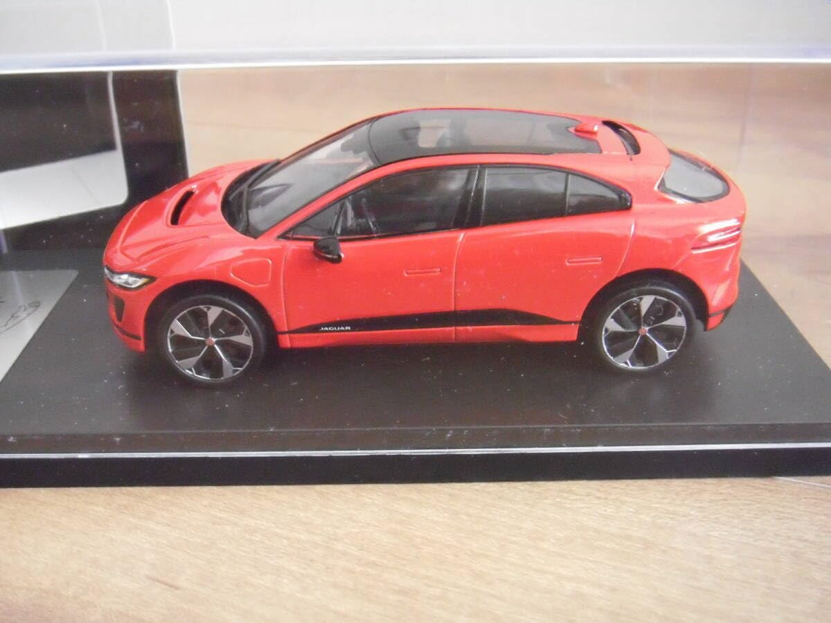 JAGUAR I-PACE 1/43スケールモデル Jaguar | I-PACE 1:43 Scale Model - Photon Red