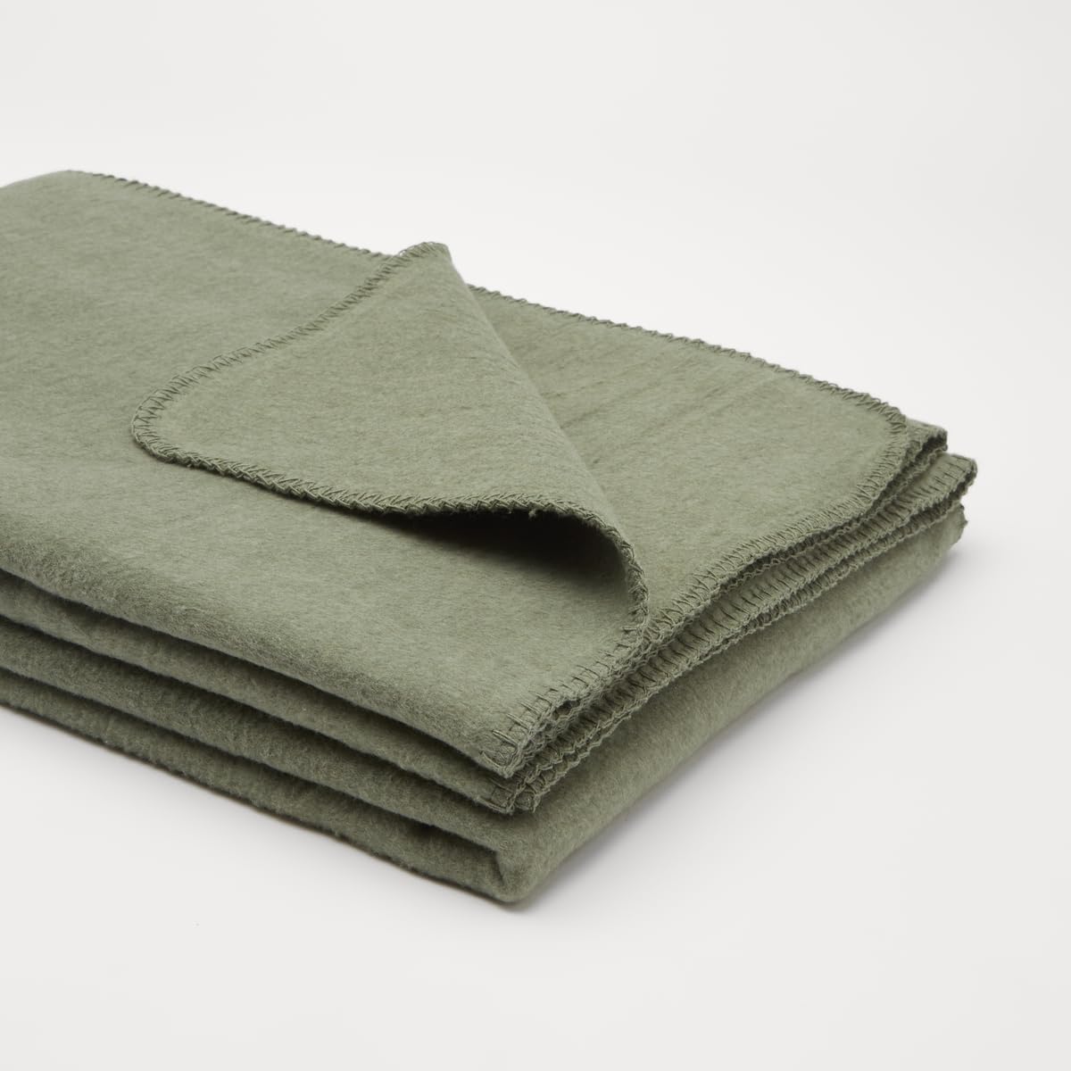 Yogabox Flauschige Kuscheldecke 150x200 cm, Wolldecke einfarbig, Pflegeleichte Baumwolle, kuschelig weich und angenehm warm, ForestGreen