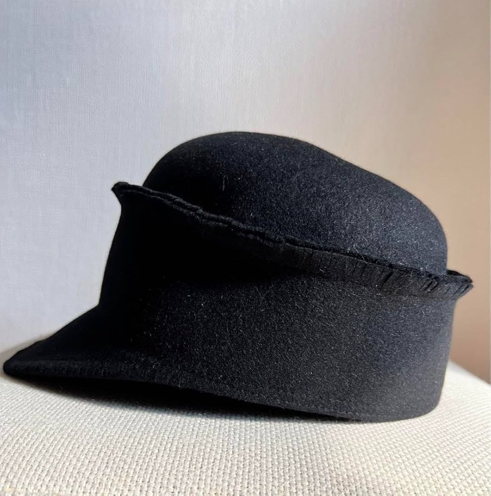 Akio Hirata フェルト帽子 皇室御用達 定価58000円 Akio Hirata黒のフェルトの帽子 - メルカリ