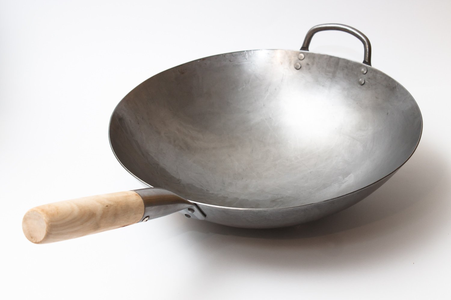 Craft Wok Traditioneller handgehämmerter Wok aus Karbonstahl mit Griff aus Holz und Stahl (Durchmesser 35,6 cm, Rundboden)/731W88