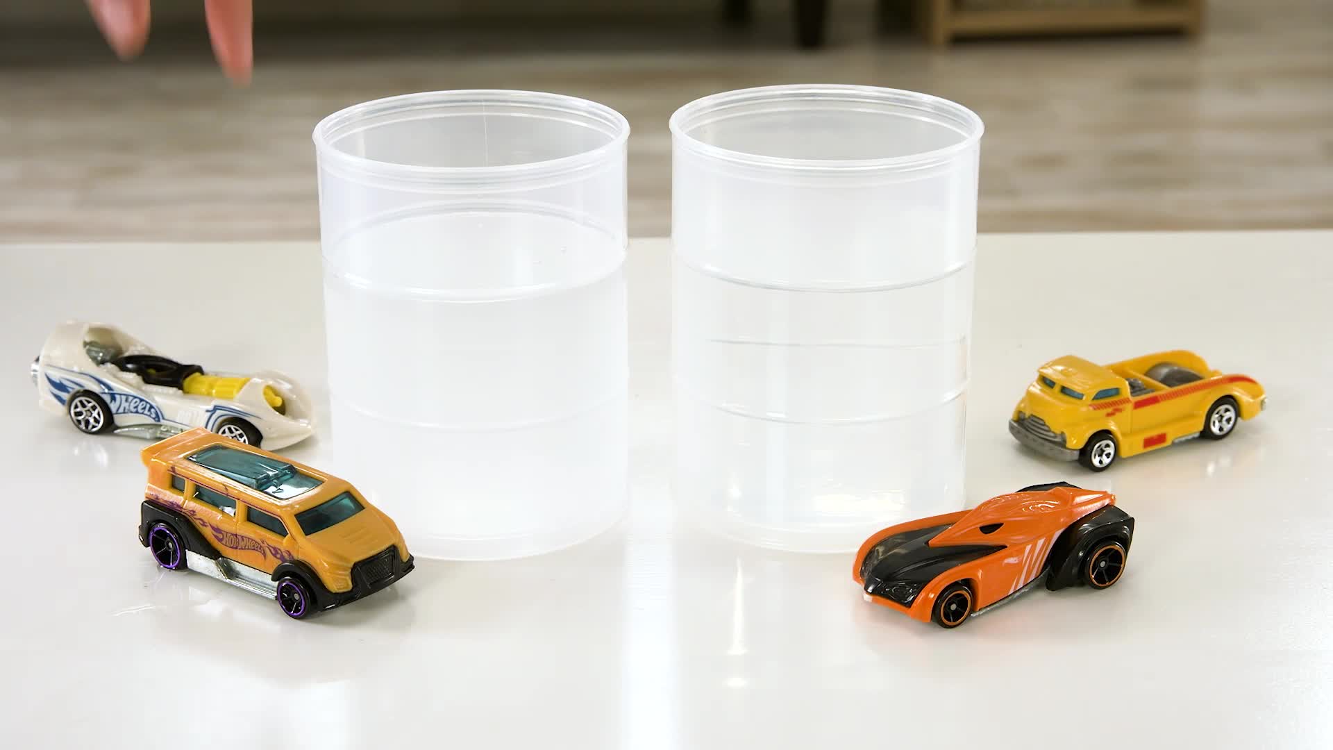 Hot Wheels Cars, Set of 2 Color Reveal Vehicles in 1:64 Scale with