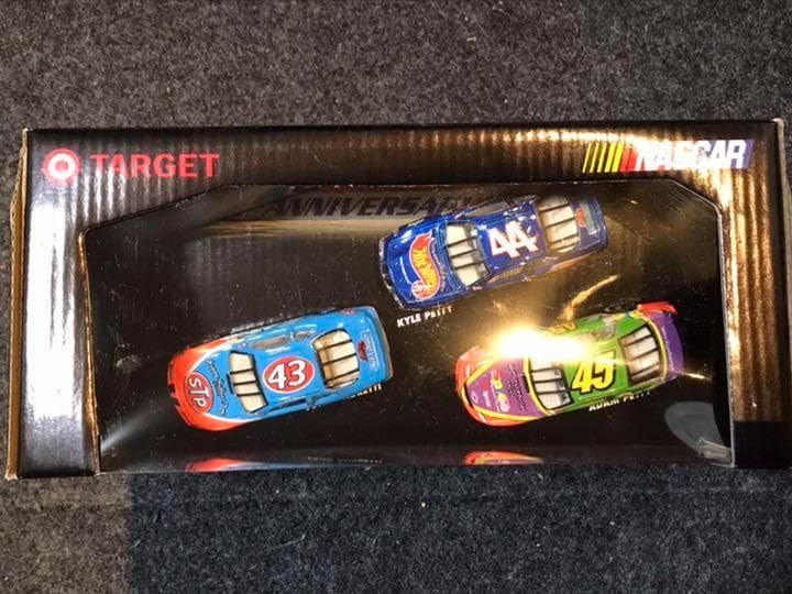 ホットウィール ナスカー PETTY RACING ファーザーズデイエディション UNOPNED 1999 Fathers Day Edition Set of Three NASCAR Hot