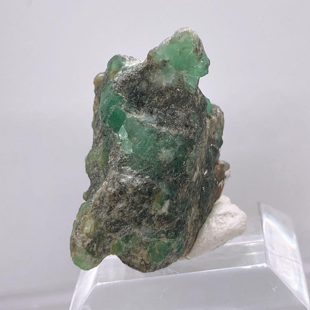 Amazon.co.jp: エメラルド 原石 鉱物標本 738 : おもちゃ