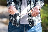 Vista 6 de HISET Esposas de metal con dos llaves de calavera - Esposas de juguete de utilería (oro rosa)