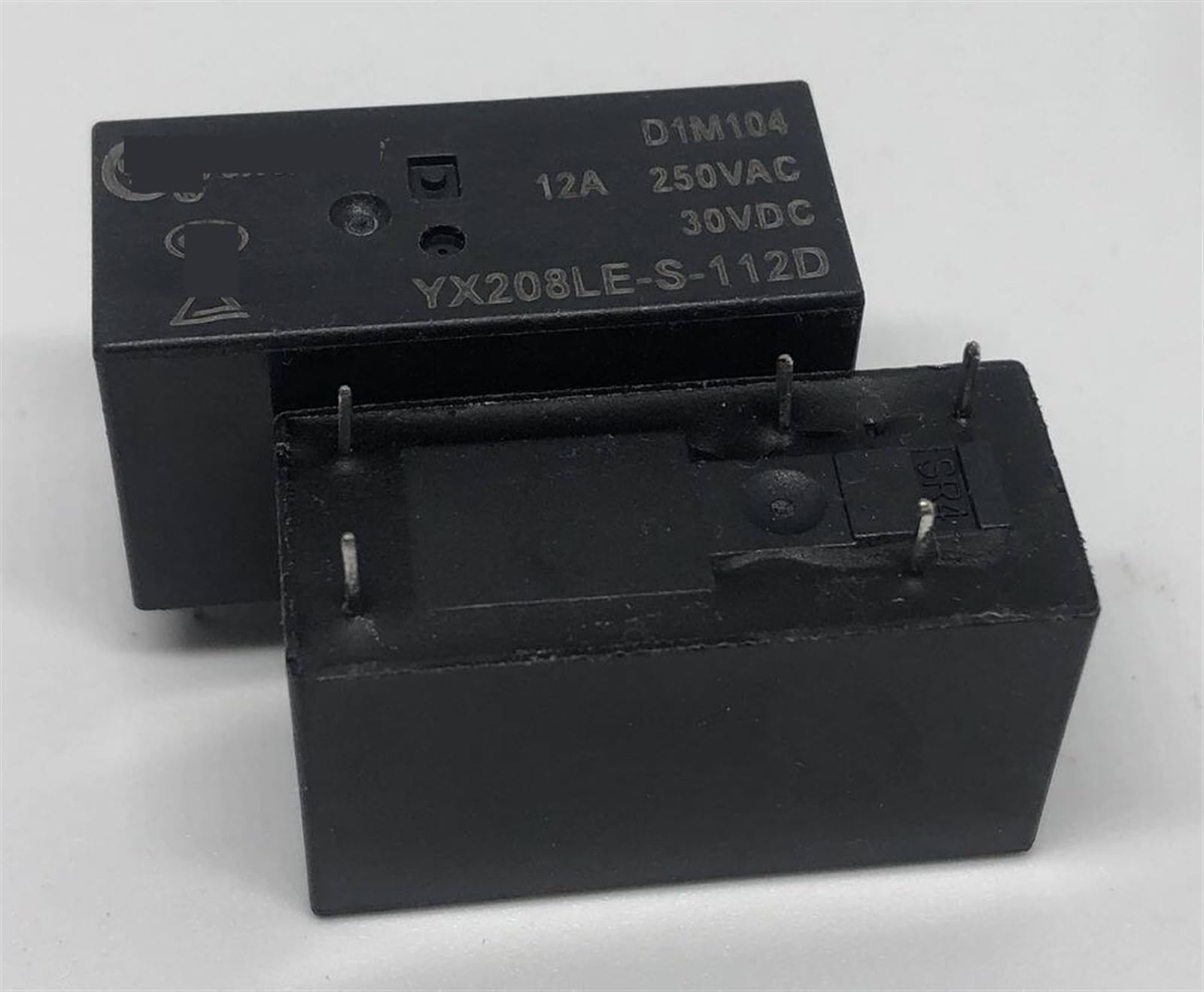 Relé 5 pines 12V YX208LE-S-112D compatible con 115F-1C-5P-12V para placas PCB 2