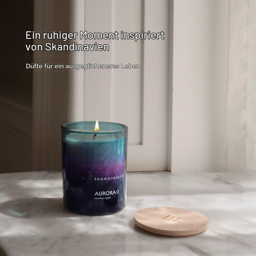 Skandinavisk AURORA Duftkerze. Duftnoten: Sandelholz und Wacholderbeeren, Jasmin und Limette. 200 g.