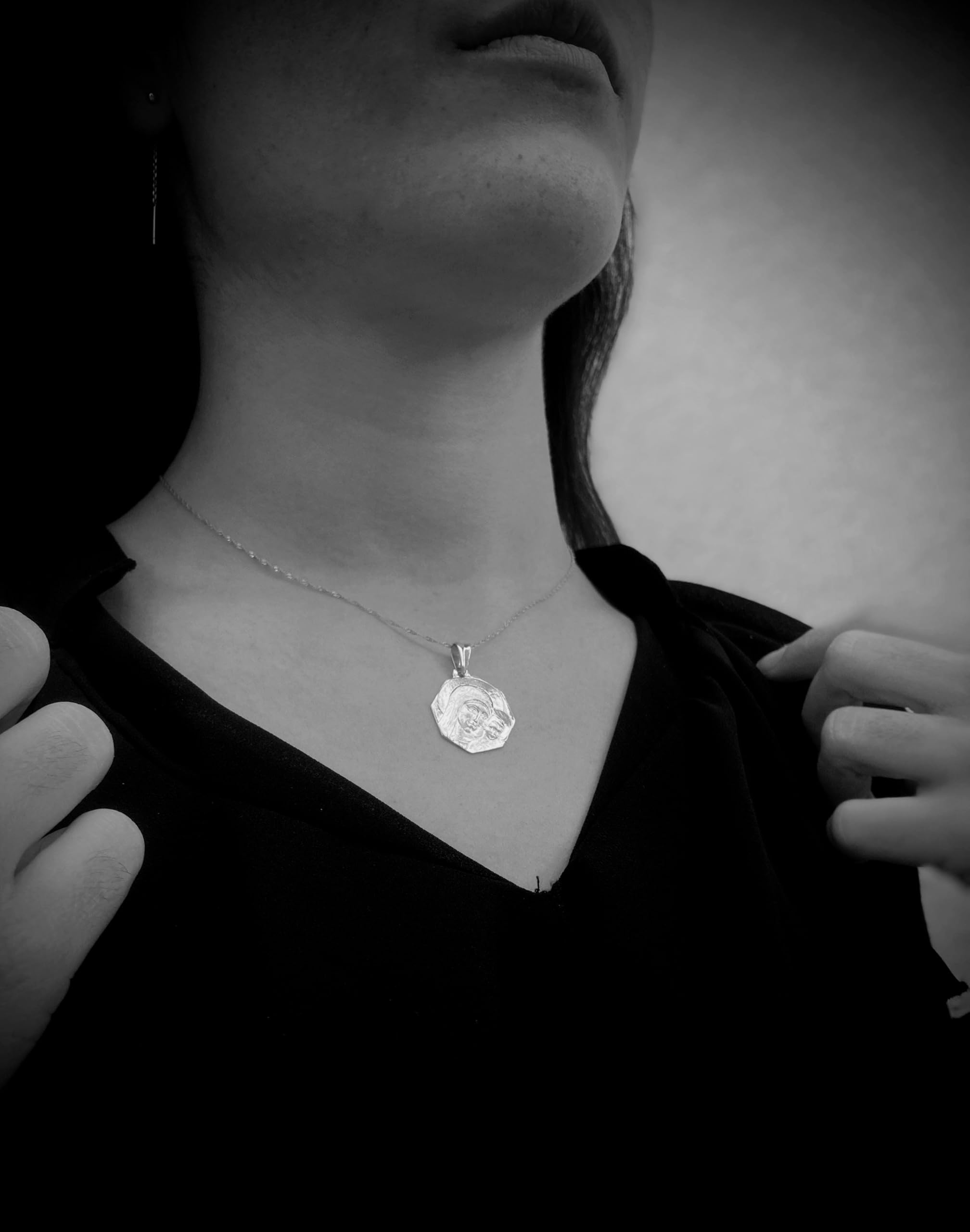 Medalla Octogonal Virgen Camino Neocatecumenal - Plata Ley 925m - Colgante Virgen de Kiko - Fabricado en España por Catecúmenos - Identifícate con tu FE - Unisex