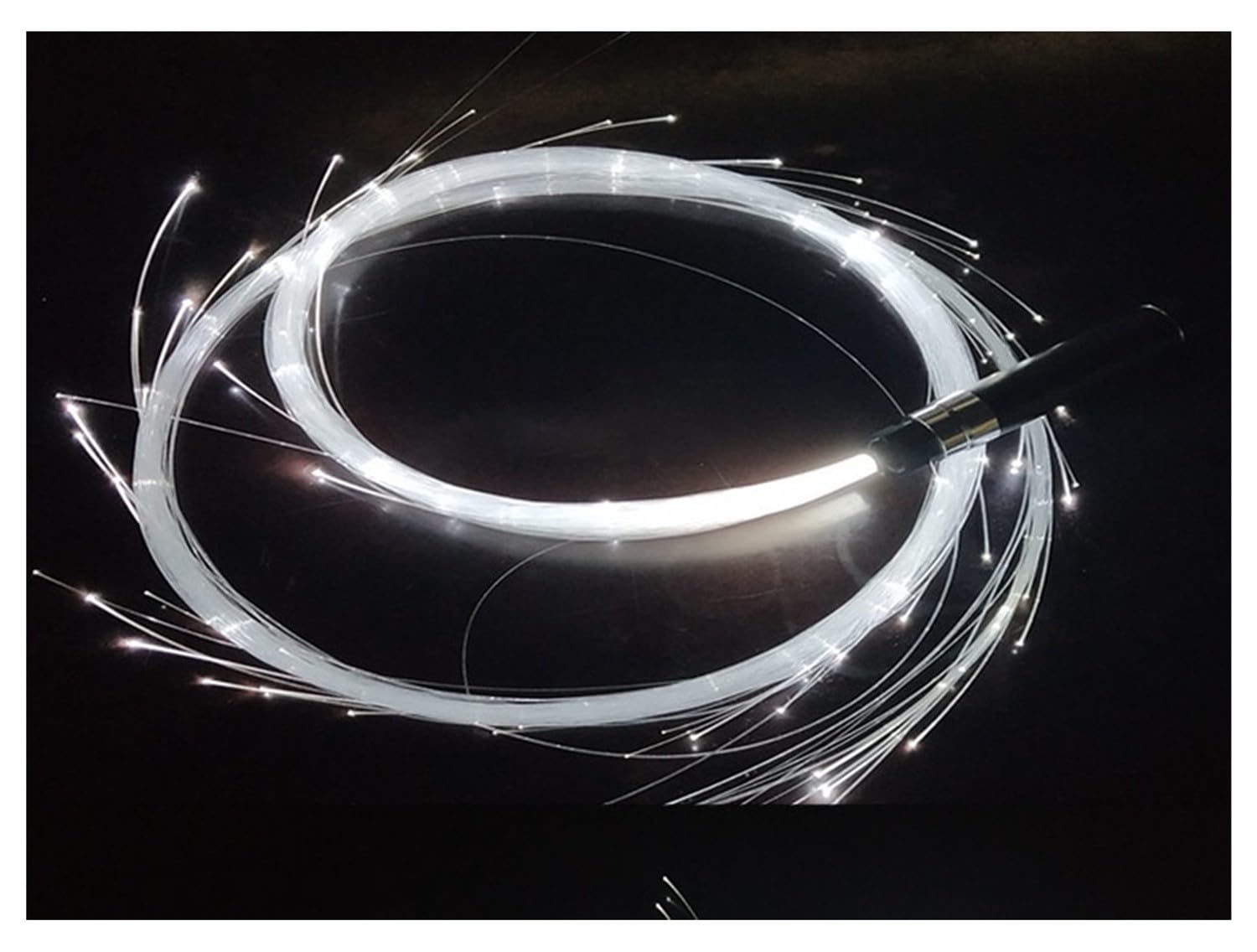 Frusta LED Spaziale SATUMIKO – 7 Colori E 23 Modalità, Fibra Ottica, Ricaricabile USB, Perfetta Per Rave, Festival EDM E Serate Danzanti