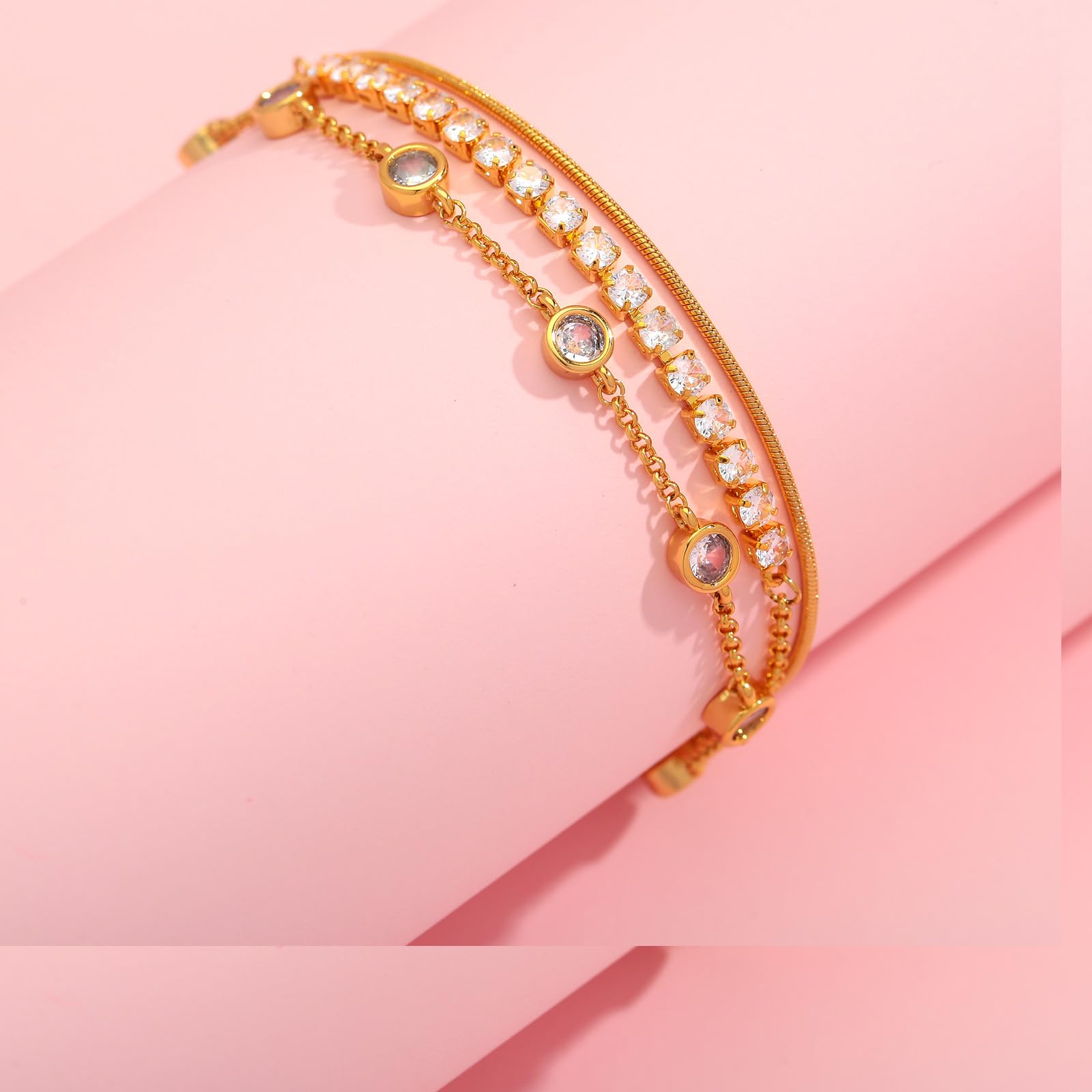 Zögerlich geschichtete Goldarmband für Frauen mit mehrschichtem Stapelstapelarmband Zirkonia Einstellbarer Kettenarmbänder goldplattierbare Stapelarmbänder