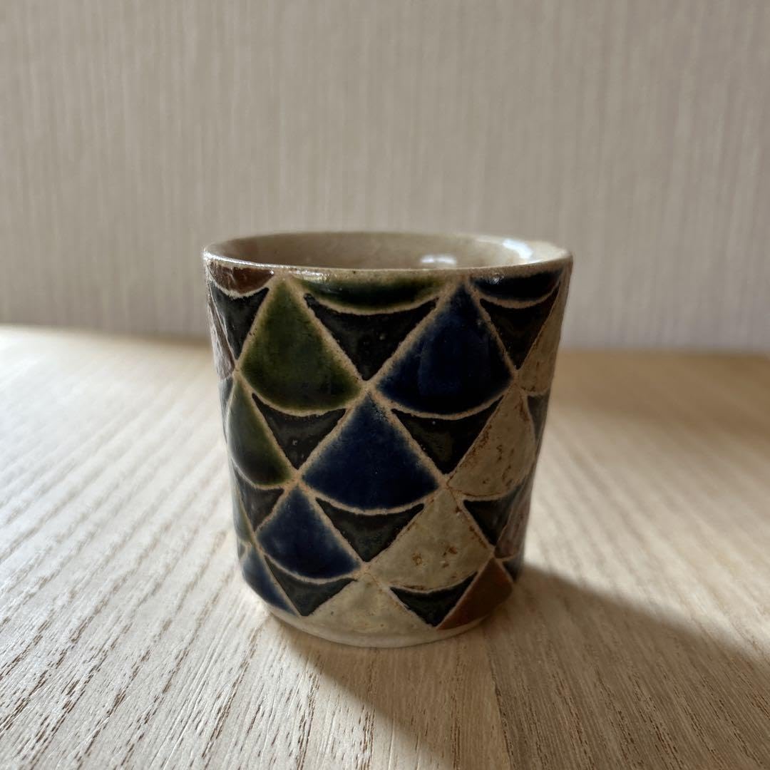 Amazon.co.jp: 益子焼 加茂田太郎象嵌ぐい呑共箱付 : ホーム＆キッチン