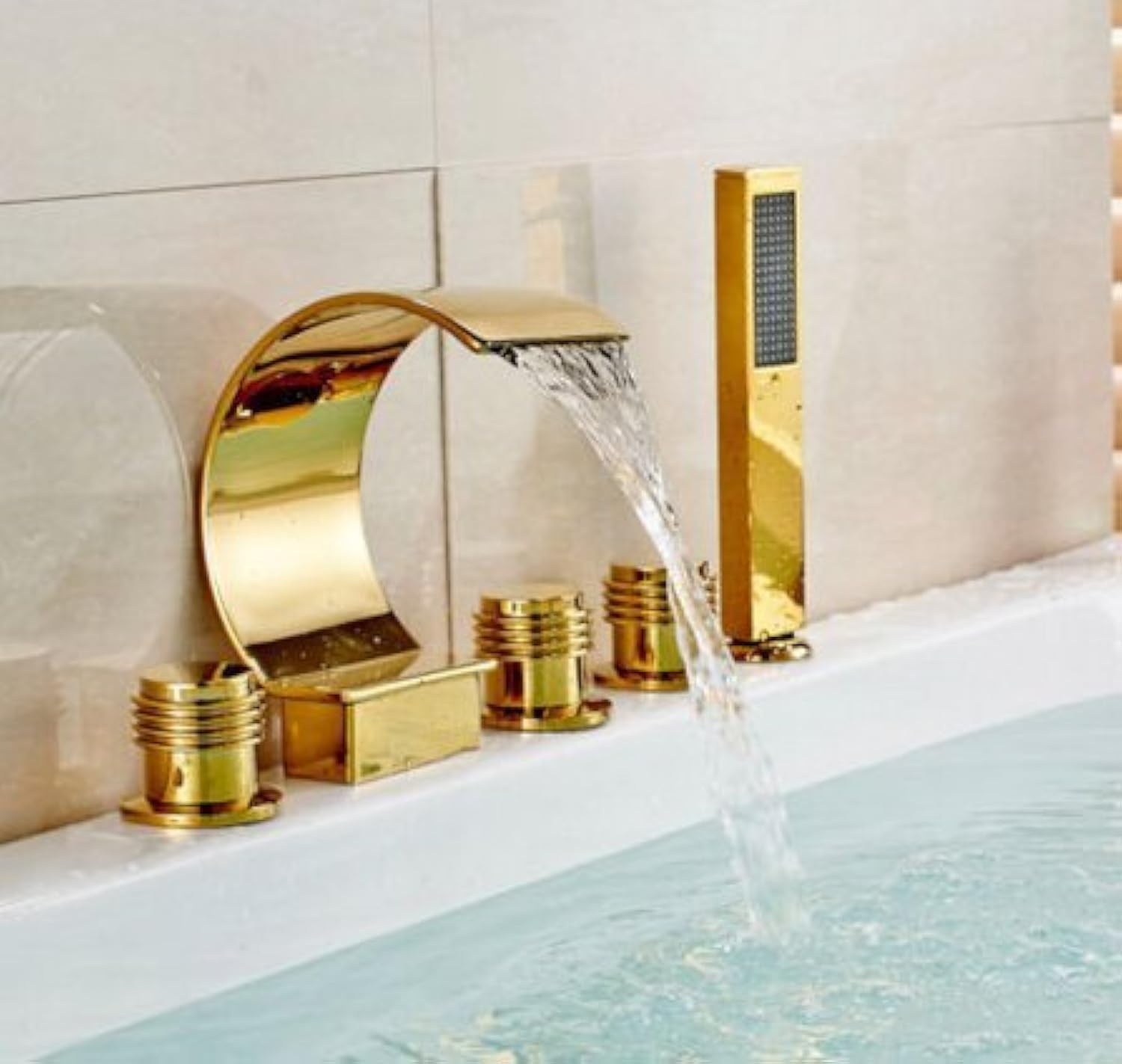 Mélangeur baignoire cascade Gowe pour des moments de détente absolue