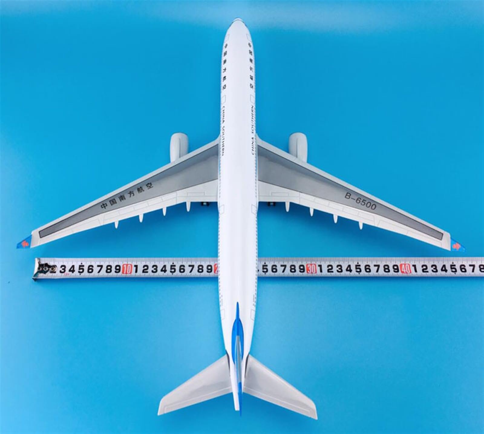 Skopiuj model samolotu 1:135 47cm z kołami i światłem Led samolot samoloty Airbus dla A330-300 chiny kolekcja modeli samolotów południowych