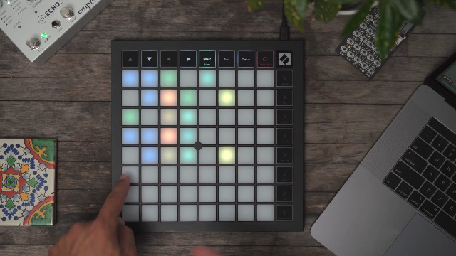 Amazon.com: Novation Launchpad X Grid Controller + Launchkey Mini