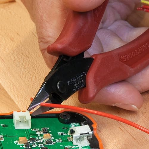 Miniatura 9 de Klein Tools Alicates D275-5, alicates de corte diagonal con cortador de precisión es ligero y ultra y juego de destornilladores de precisión