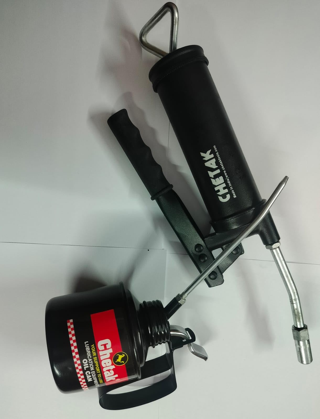 Lovely Chetak Leaver Type auto Accessory, 1 Grease Gun 500 GMS Grease Capacity, 1 Oil Can 3/4 Pint 4
