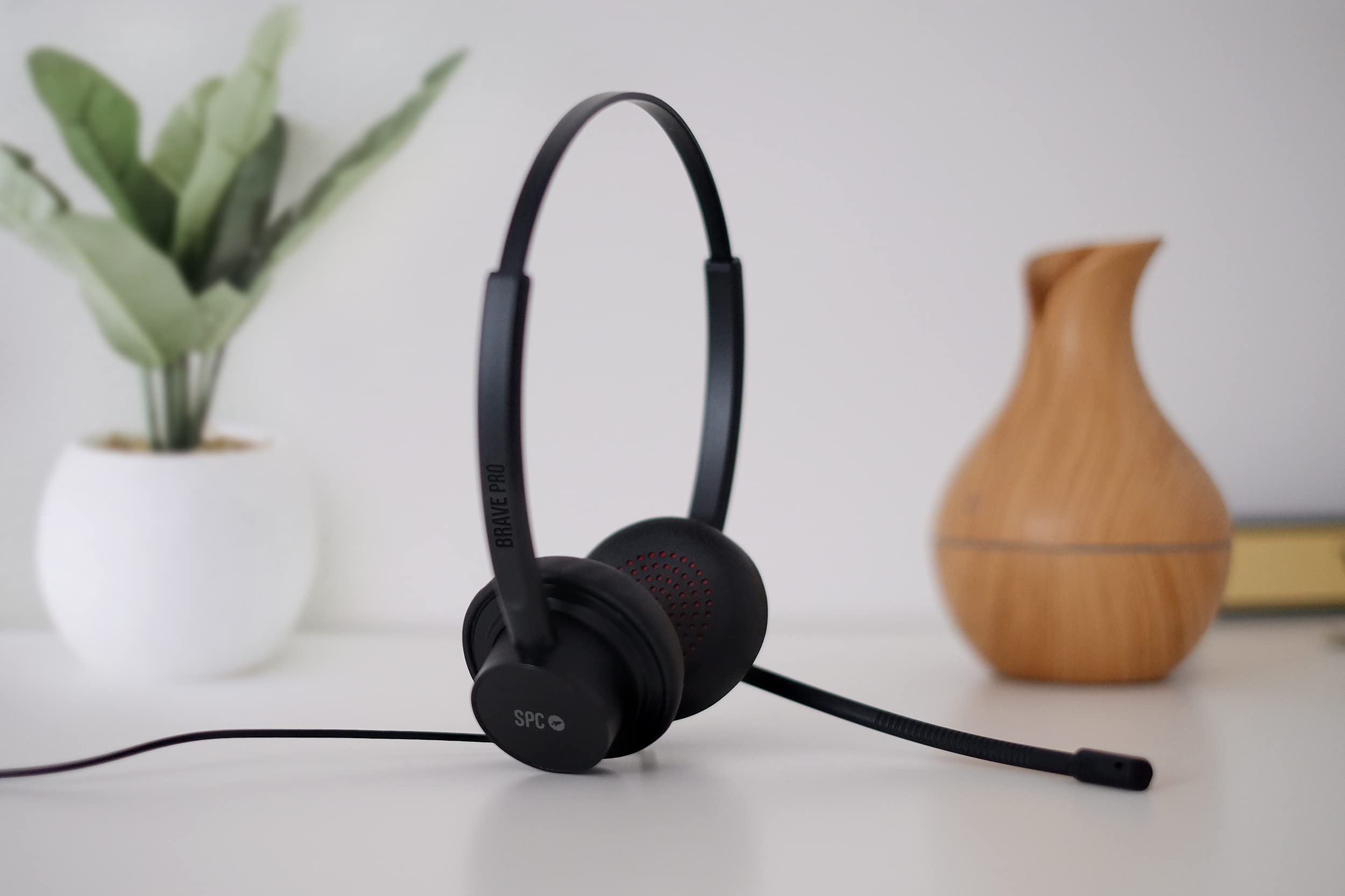 SPC Brave Pro – Auriculares Profesionales con micrófono y cancelación de Ruido, conexión USB-A + AUX, Control Remoto en Cable, Almohadillas con Acabado en Polipiel, Sonido estéreo, Color Negro