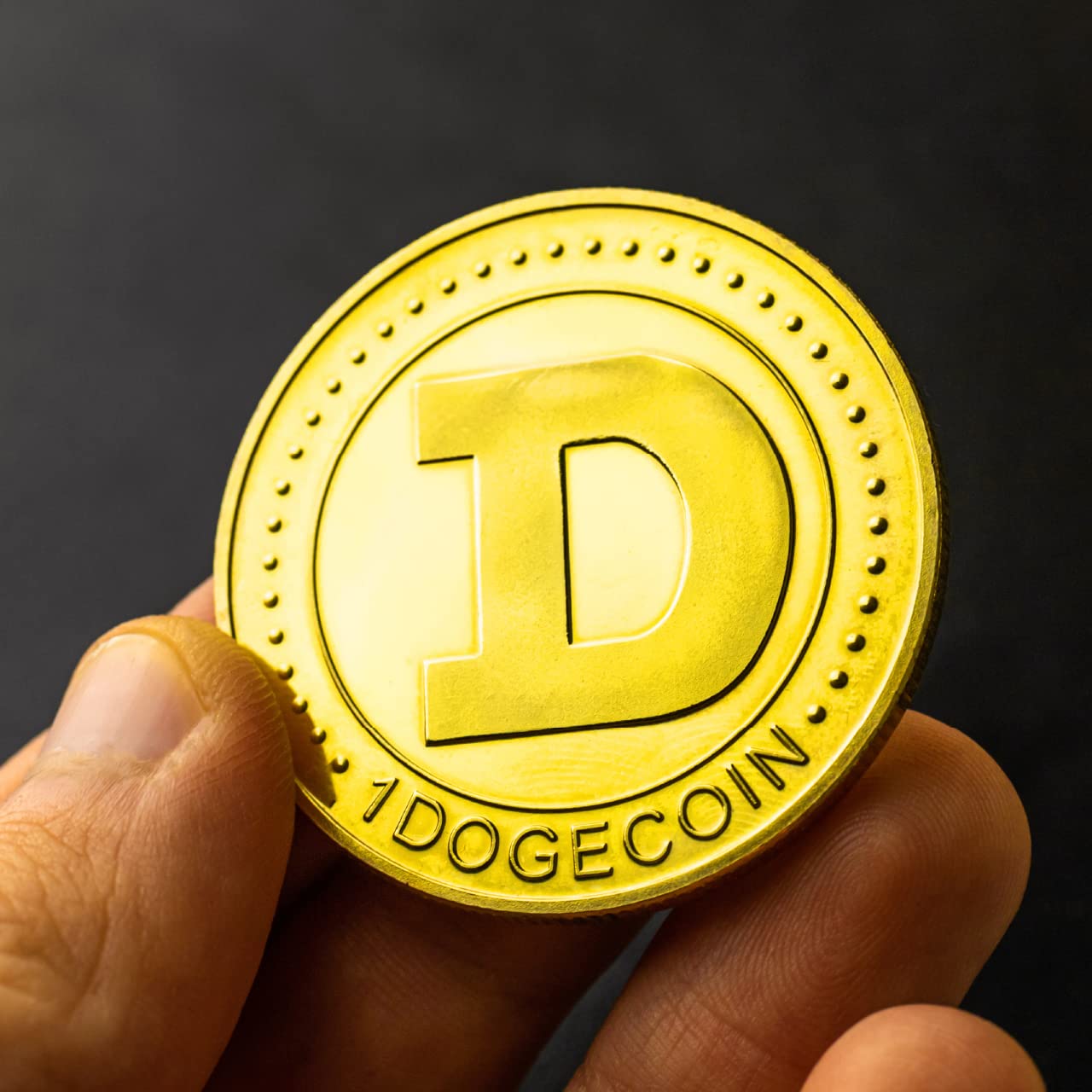 Dogecoin Gold Collectible Coin | 1PC Cryptocollect Cryptocurrency Coin |  Secured in Hard Shell Casing | Blockchain Based Gifts for Technology &  Crypto Enthusiasts : Amazon.co.uk: Toys & Games