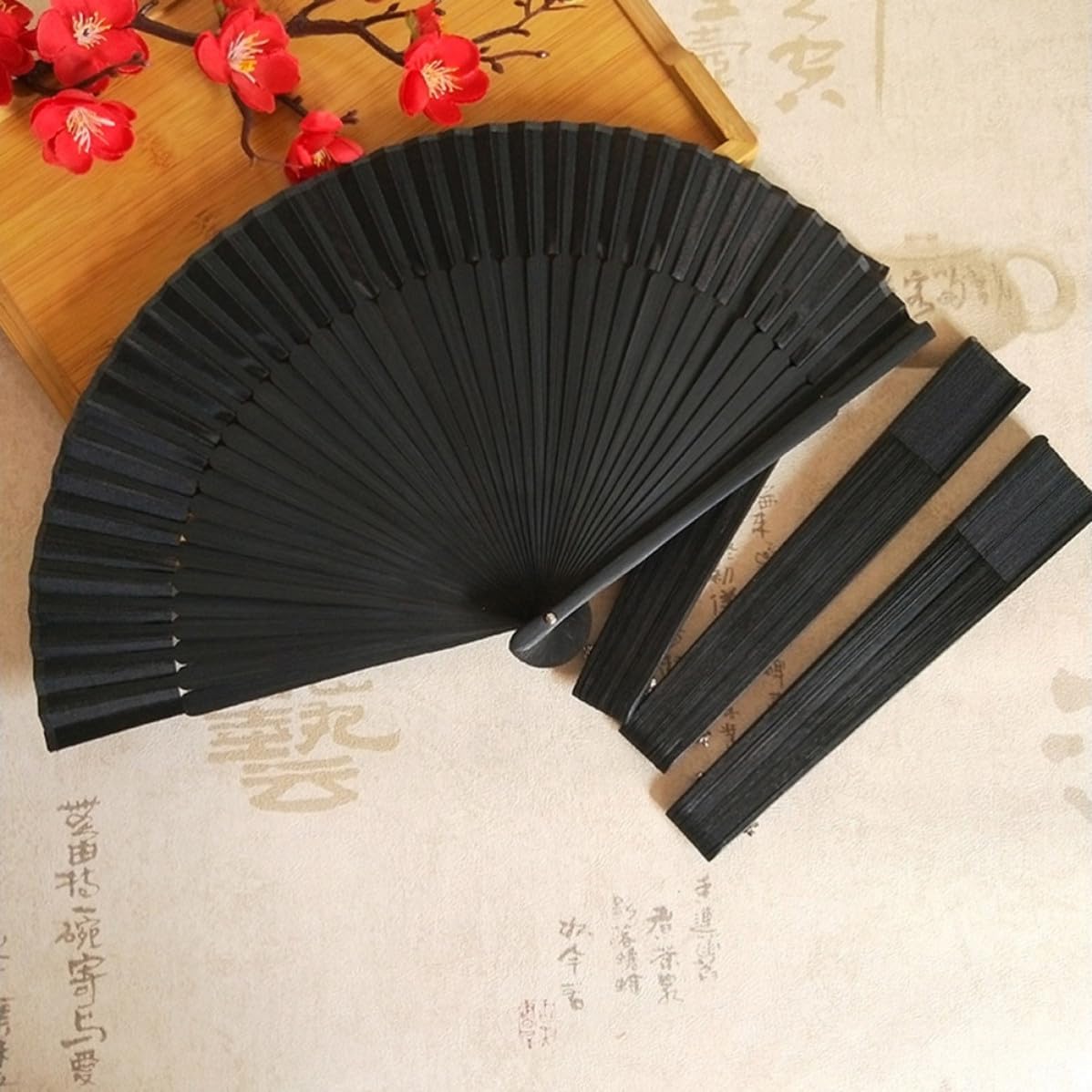TEHAUX 2pcs Women Cartoon Cat Folding Silk Fans Handheld Foldable with Tassel Pendant for Dancing Party and Decoration Black Color