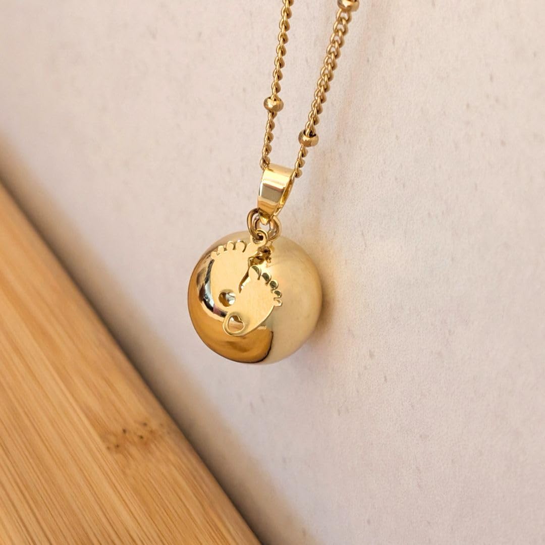 Bola grossesse petit pieds plaqué or jaune avec pendentif acier inoxydable doré - Collier bola grossesse chaine 110 cm maille satellite en acier inoxydable - Cadeau de grossesse pour femme enceinte
