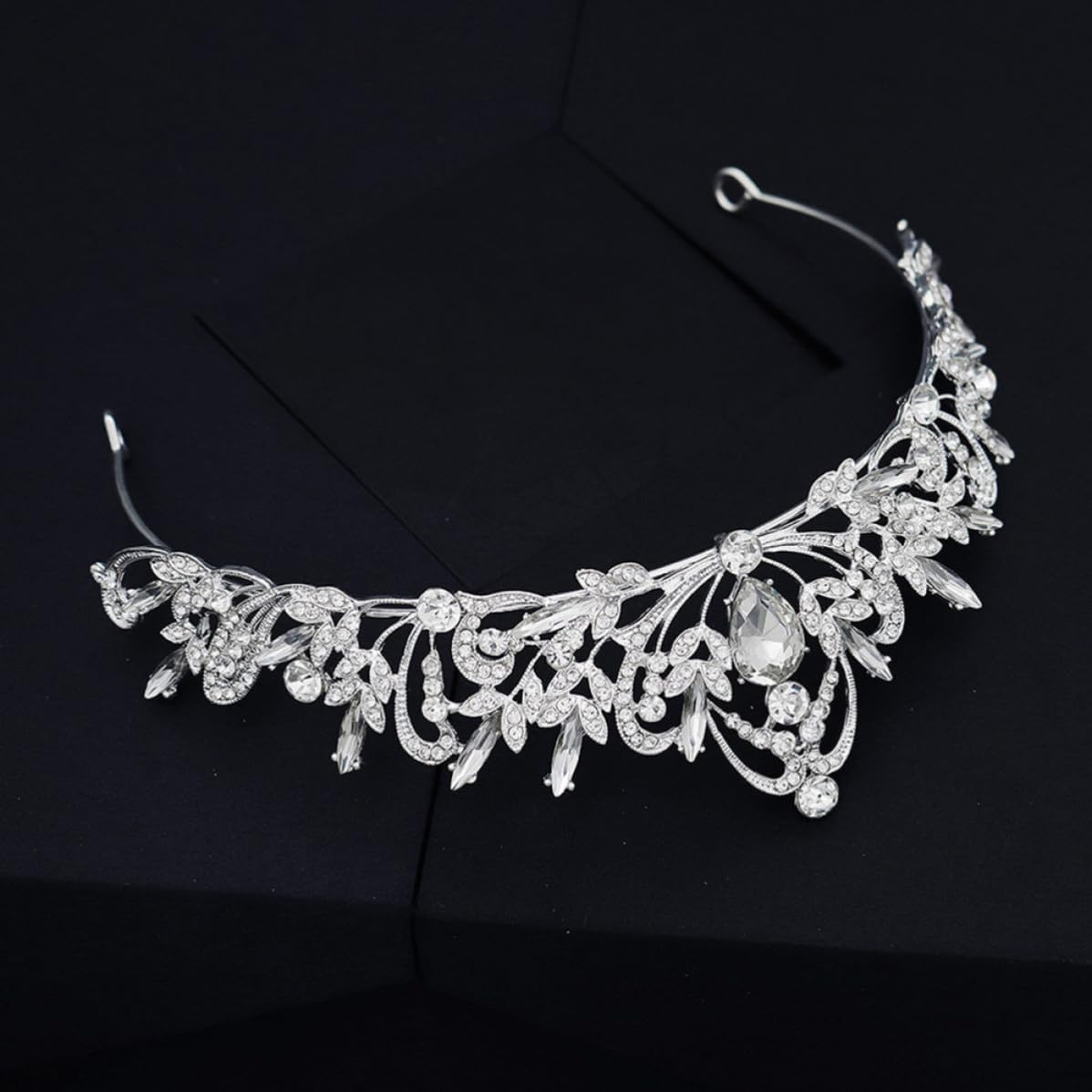 Vintage Bridal Tiara Crown for Women Crystal and Alloy Material, Silver Wedding Hair Accessory Featuring Portable Wearing and No Fading, for Wedding and Engagement Hair Decoration