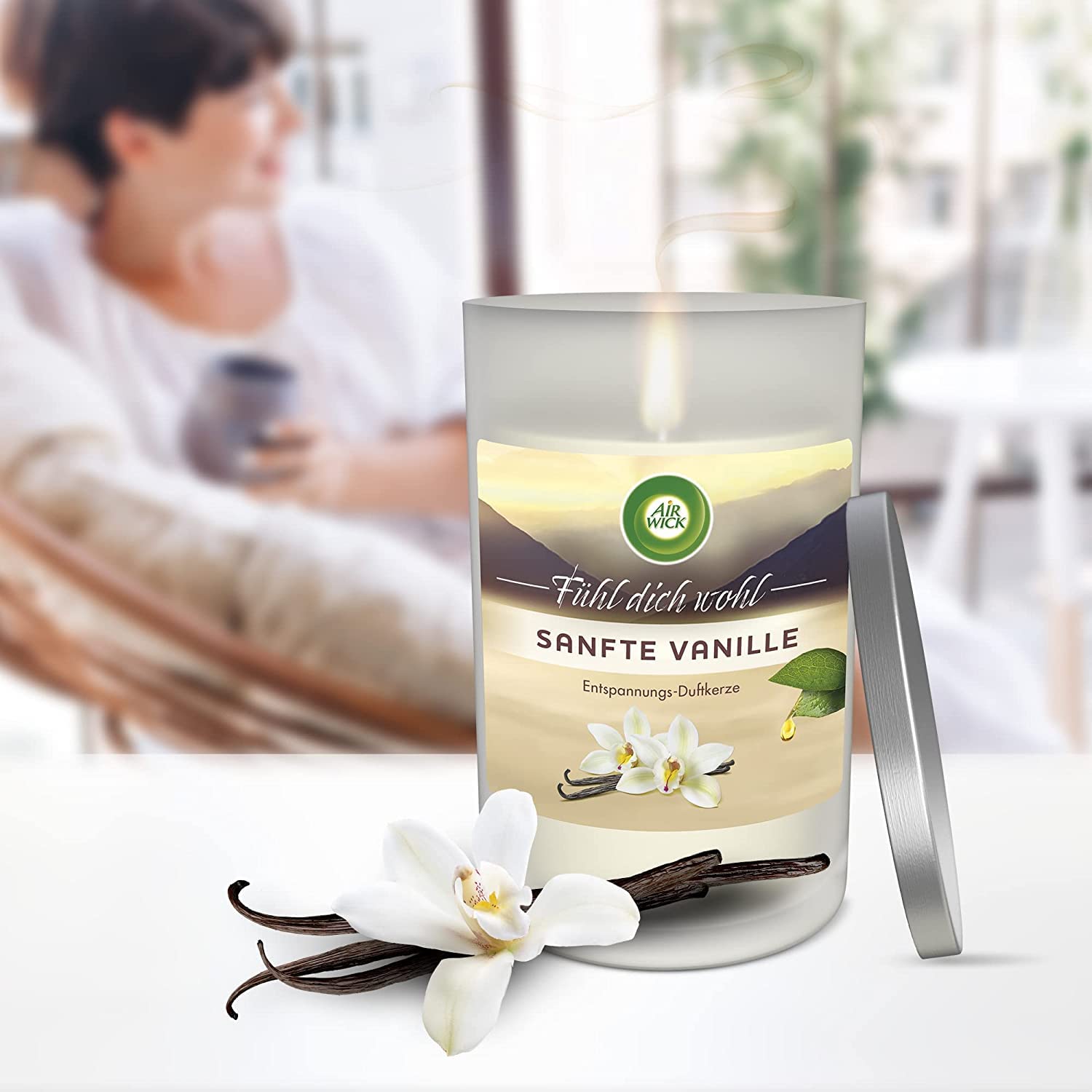 Air Wick extra große Entspannungs-Duftkerze im Glas, bis zu 60h, Sanfte Vanille mit natürliche ätherische Öle, 6 Stück