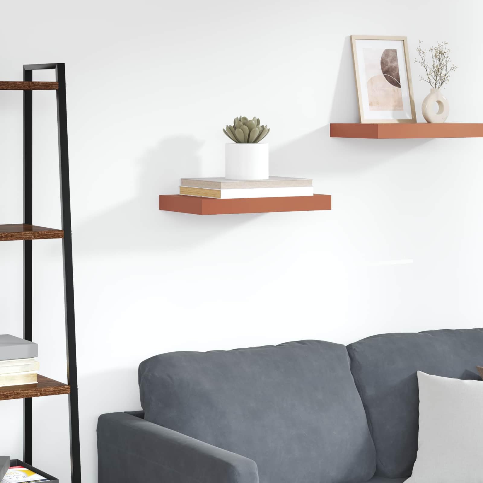 Étagère murale bois rouge suspendue pour sublimer votre chambre