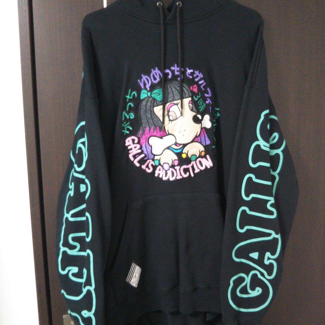 ゆめっち×GALFY× GALLIS ADDICTION コラボパーカー GALFY（ガルフィー）の「GALLIS ADDICTION×GALFY×ゆめっち刺繍