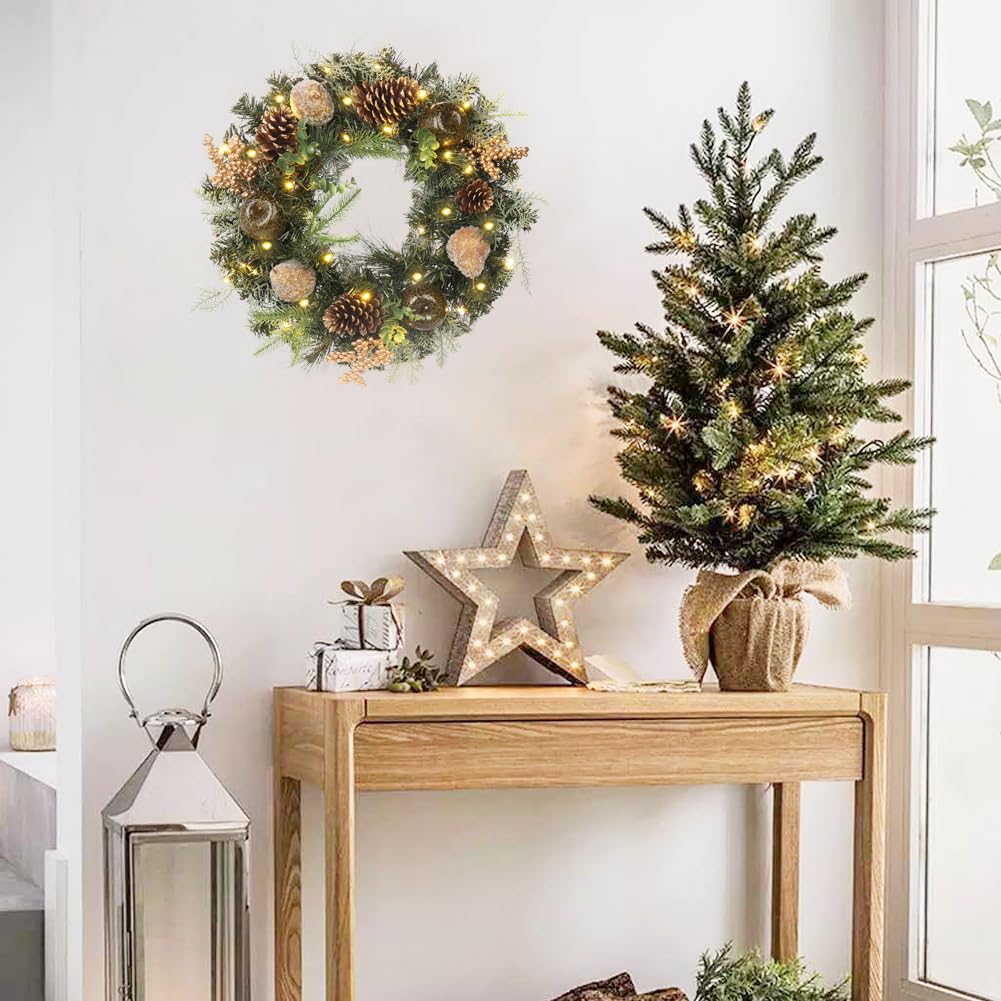 Oairse Grande couronne de Noël artificielle de 51 cm pour porte d'entrée avec 30 lumières LED, poire, pommes de pin et baies, couronnes de porte de Noël pour décorations de Noël, décoration de Noël