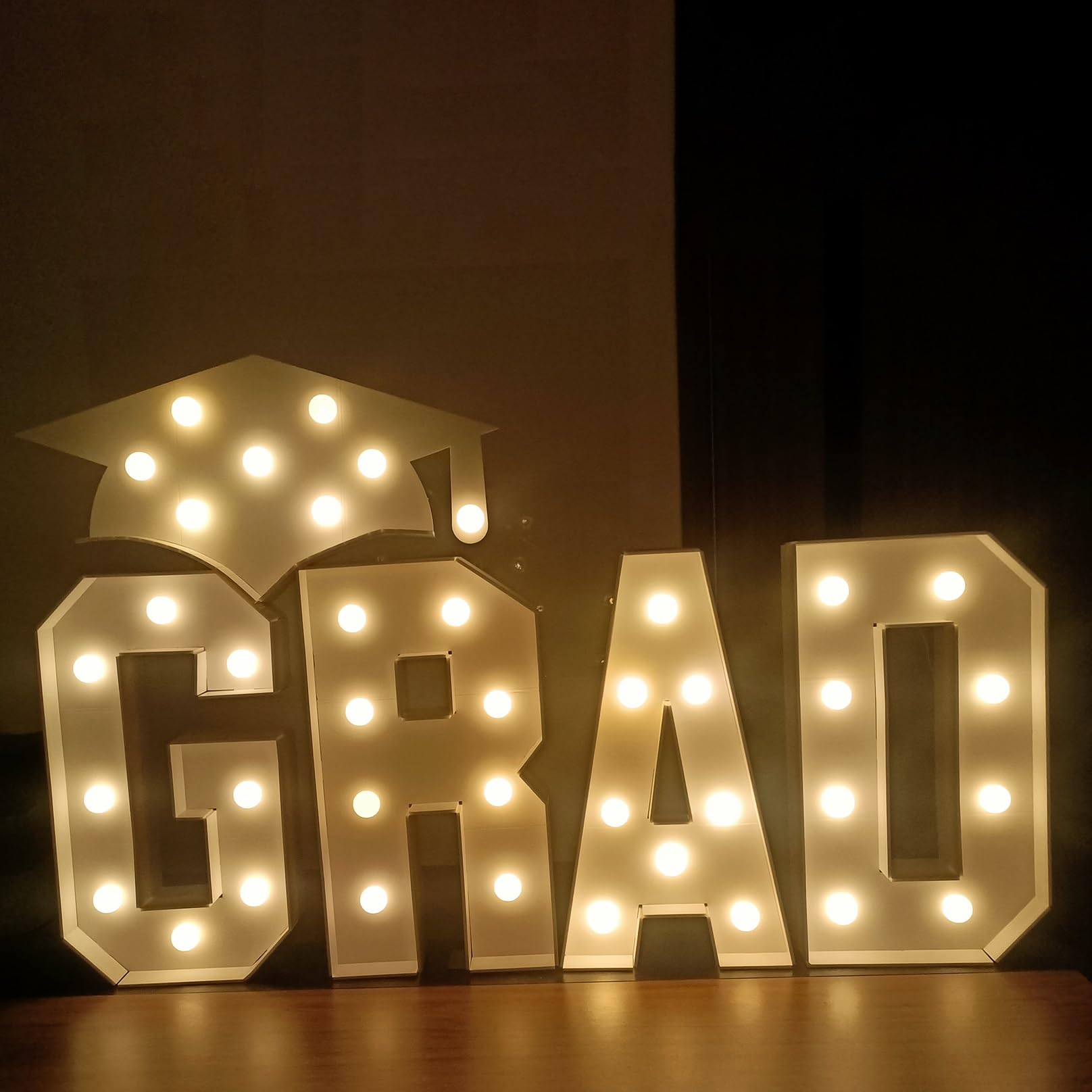 Letras iluminadas para decoración de graduación
