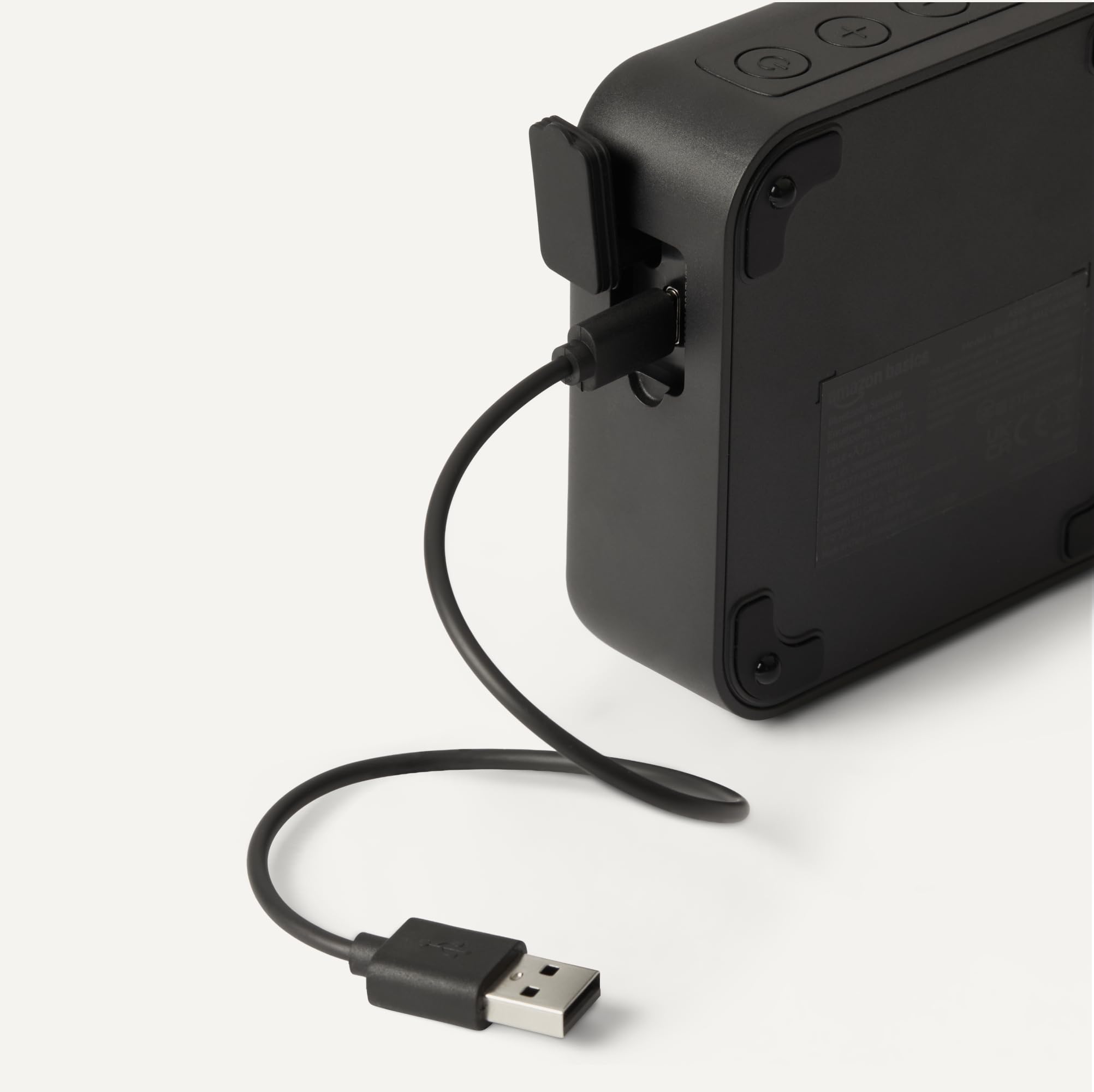 Amazon Basics Haut-Parleur Portable Bluetooth 5.3 sans Fil, Compact, 6 h d’Autonomie, Étanche IPX5, Rechargeable, Basses Améliorées, Intérieur, Extérieur, Noir