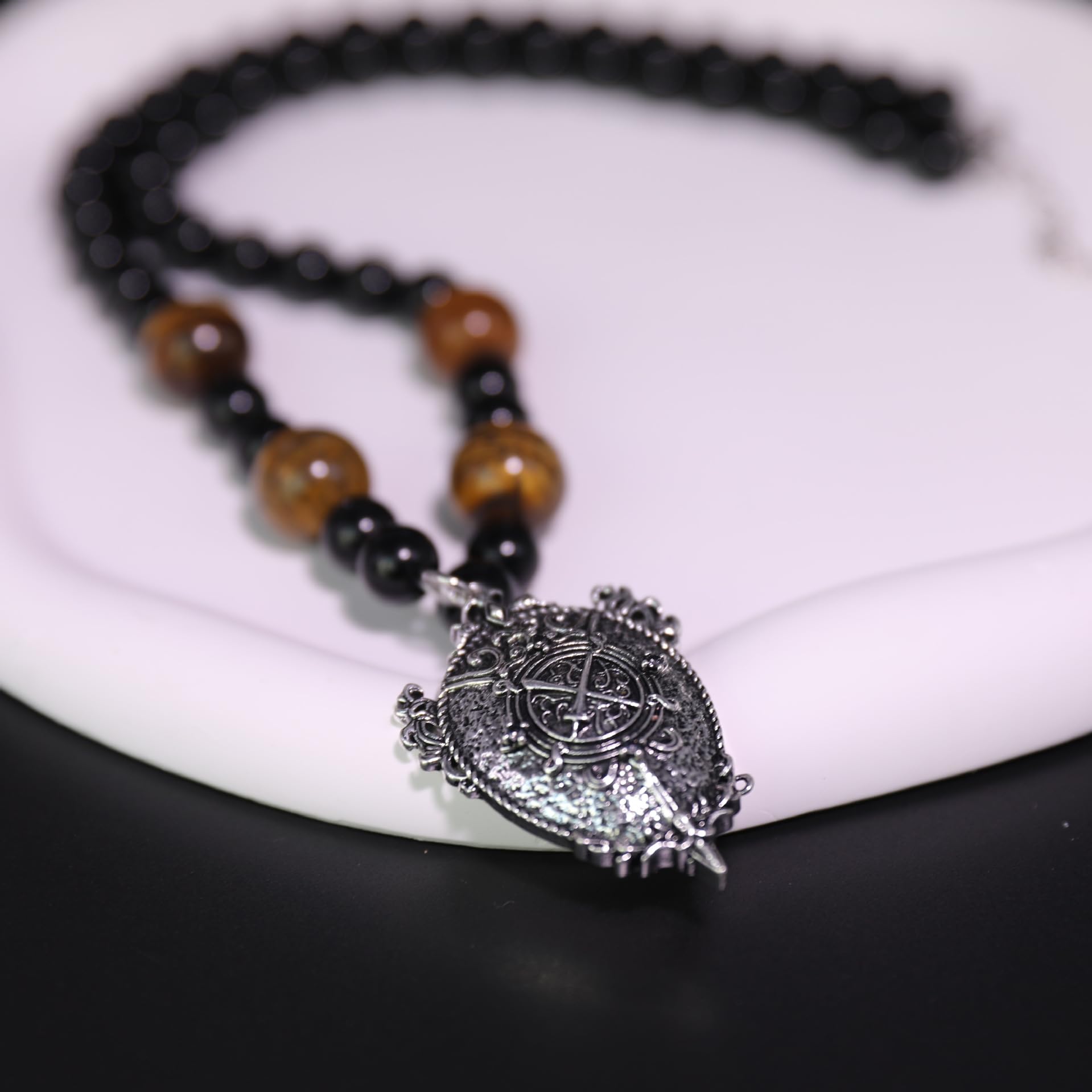 Amazon.co.jp: エルデンリング カーリアの徽章 ネックレス 個性的 金属