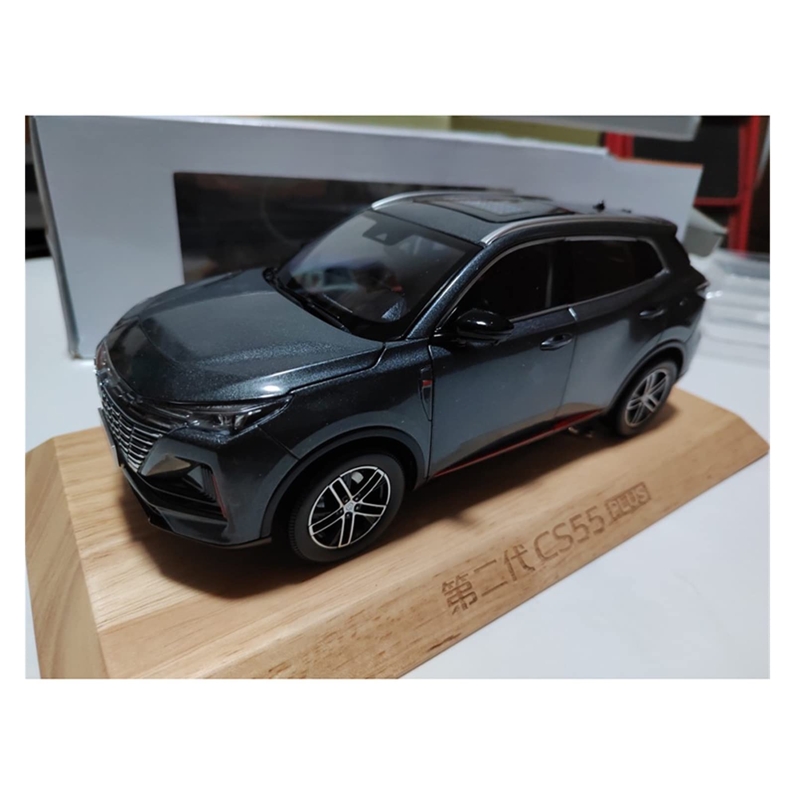 Meilleur cadeau 1/18 Changan CS55 Plus LANUVA pour collectionneur