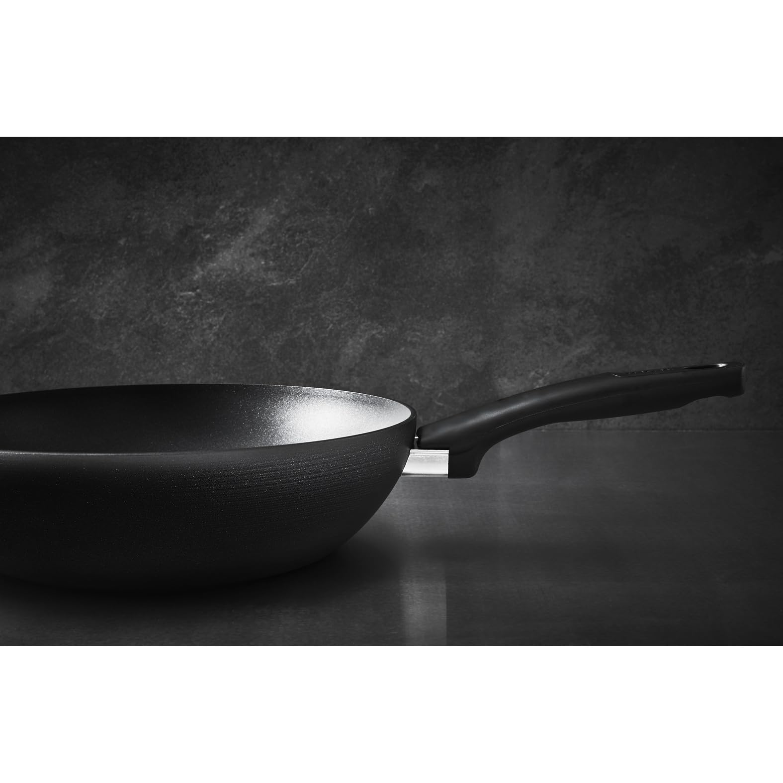 Tefal Hard Titanium On Wokpfanne Induktion 28 cm, Antihaftversiegelung, Thermo-Signal bei idealer Brattemperatur, für alle Herdarten geeignet, Aluminium, schwarz, G28819