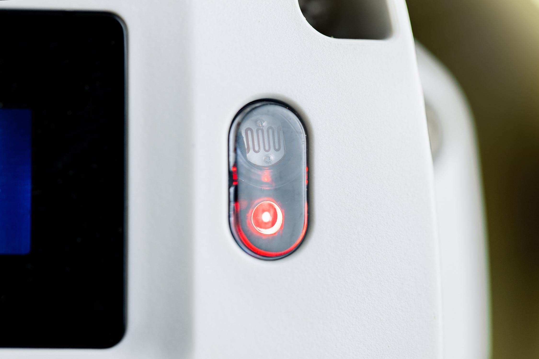 ChickenGuard PRO - Porte Poulailler Automatique Premium Avec Écran LCD, Capteur Lumière Et Minuterie - Soulève Jusqu'à 2kg