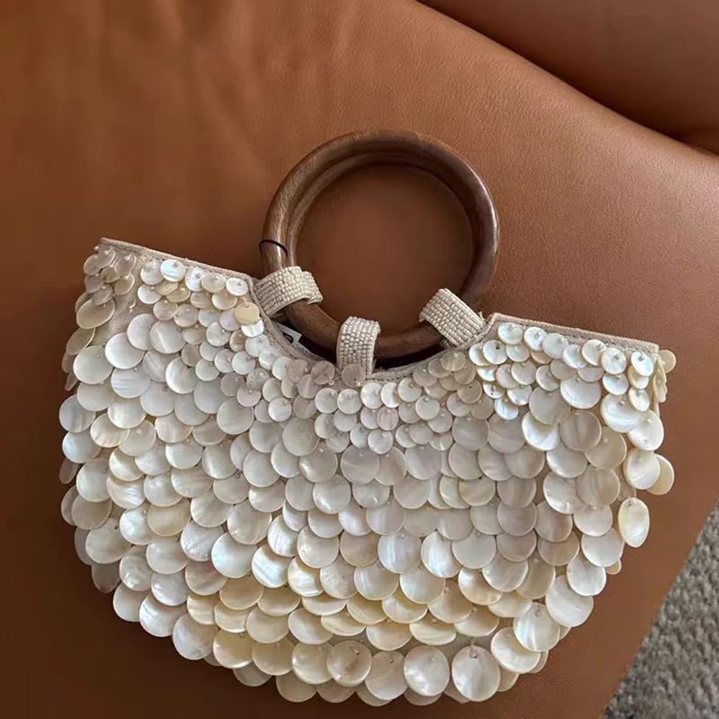 Bolso de conchas imprescindible para el verano. Los bolsos Exquite de moda son para mujeres. Bolsos de conchas tejidas adecuados para la playa,