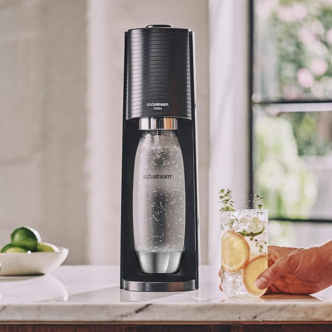 Sodastream Terra Machine à Eau Pétillante et Soda | Pack 1 Bouteille 1L Finition Acier Inoxydable Compatible Lave-Vaisselle + 1 Recharge de Gaz 60L à Clipser | Noire
