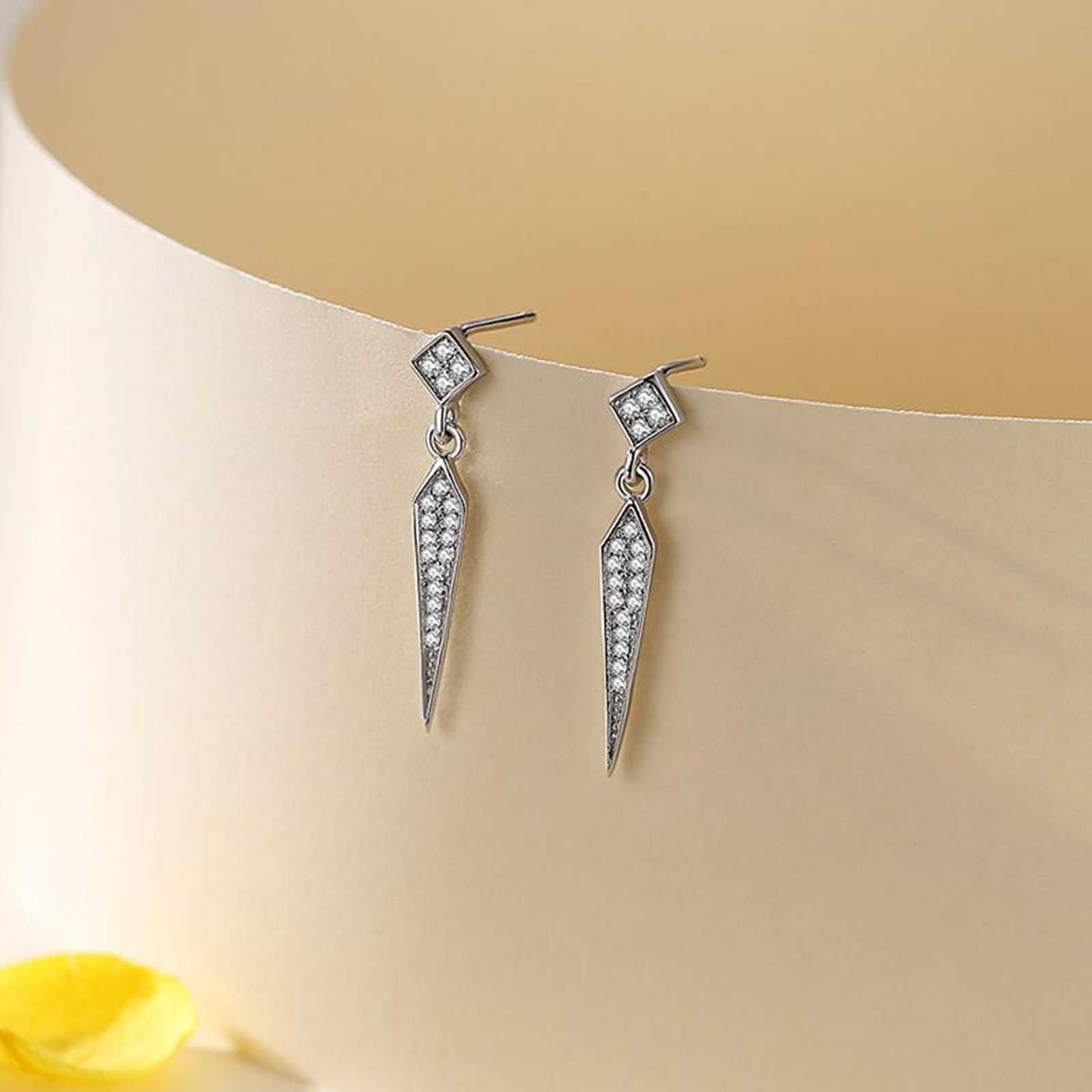 Orecchini a perno da donna, in oro bianco, in platino, quadrati con ciondolo geometrico in moissanite