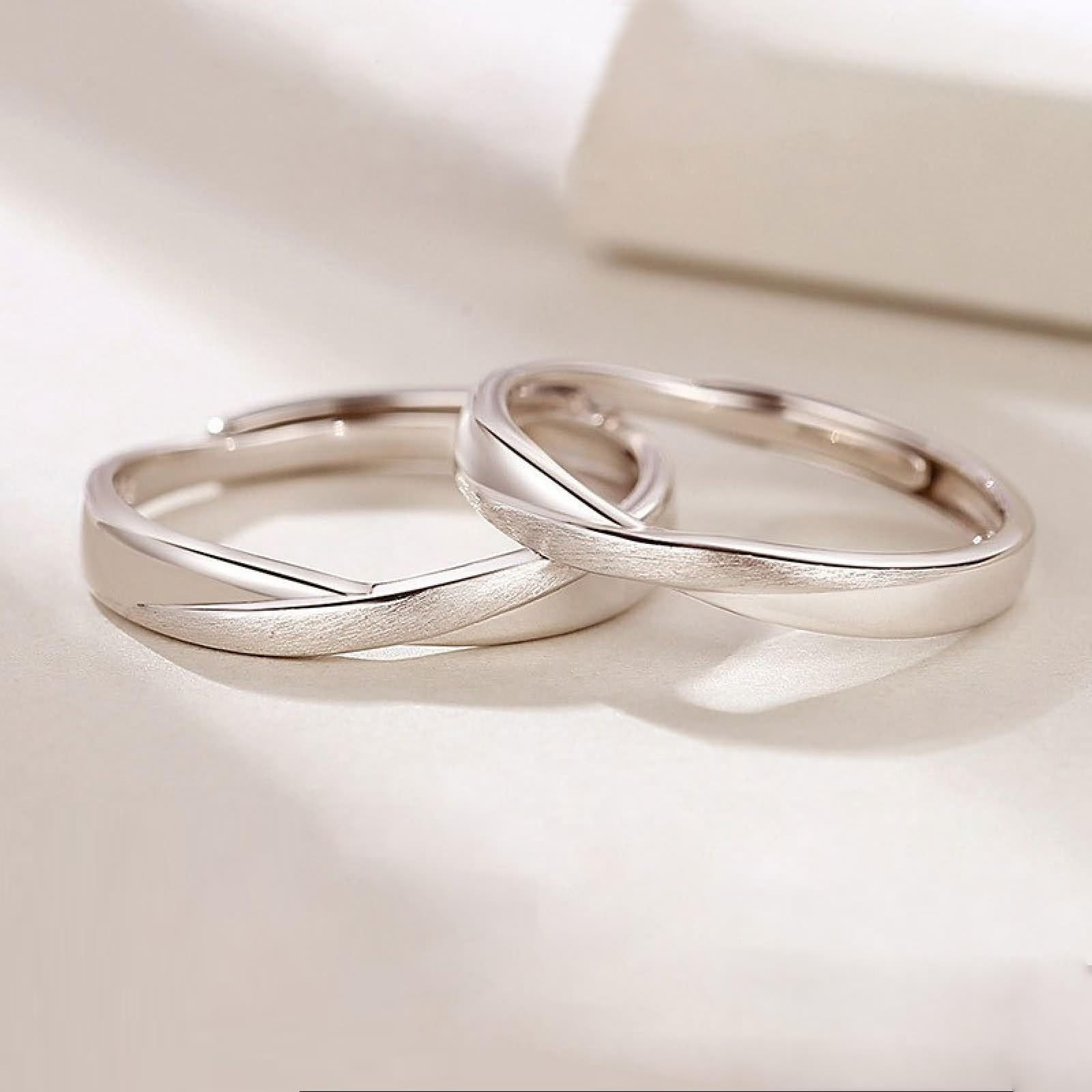 Anello di fidanzamento in argento 925 da donna, anello da donna in argento con nastro di Möbius regolabile