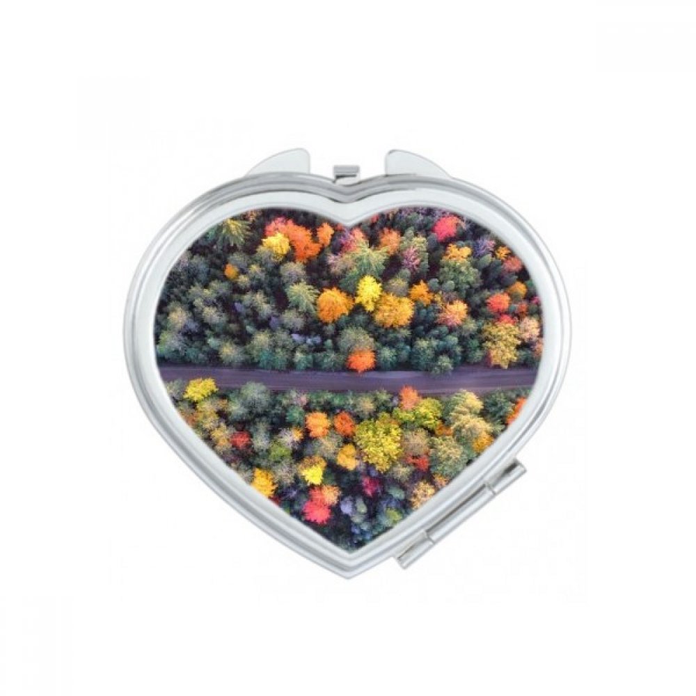 Miroir compact de maquillage pour retouches express en voyage et au bureau