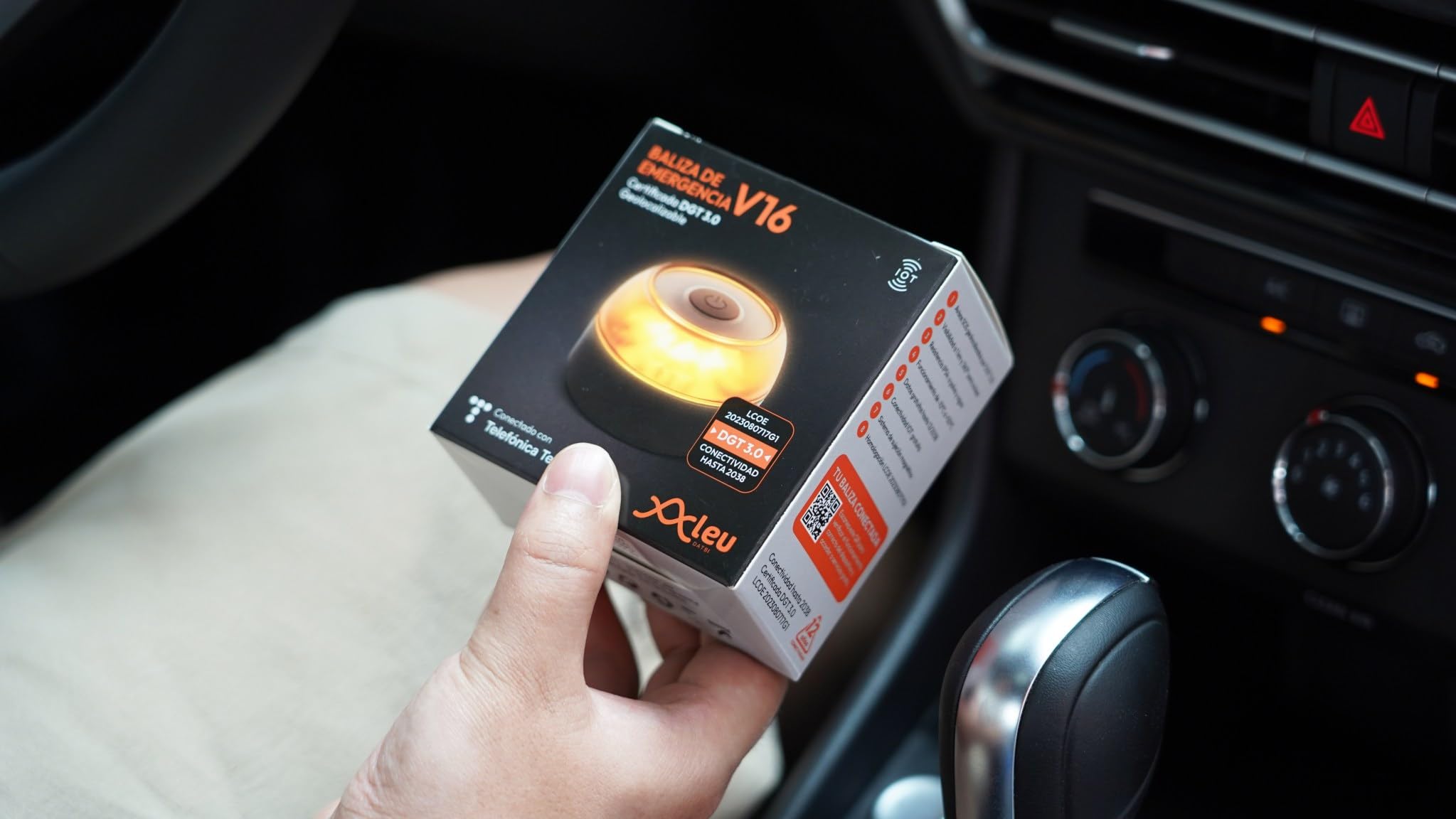 V16 Emergency Light with Geolocation, IoT Connectivity, Magnetic Base, 360° Visibility up to 1 km, IP54, Batteries Included (6)