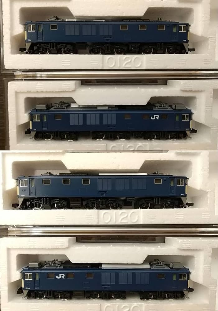 ふっきー EF64 1001とEF64 1028の復活国鉄色セットが入線です。TOMIX