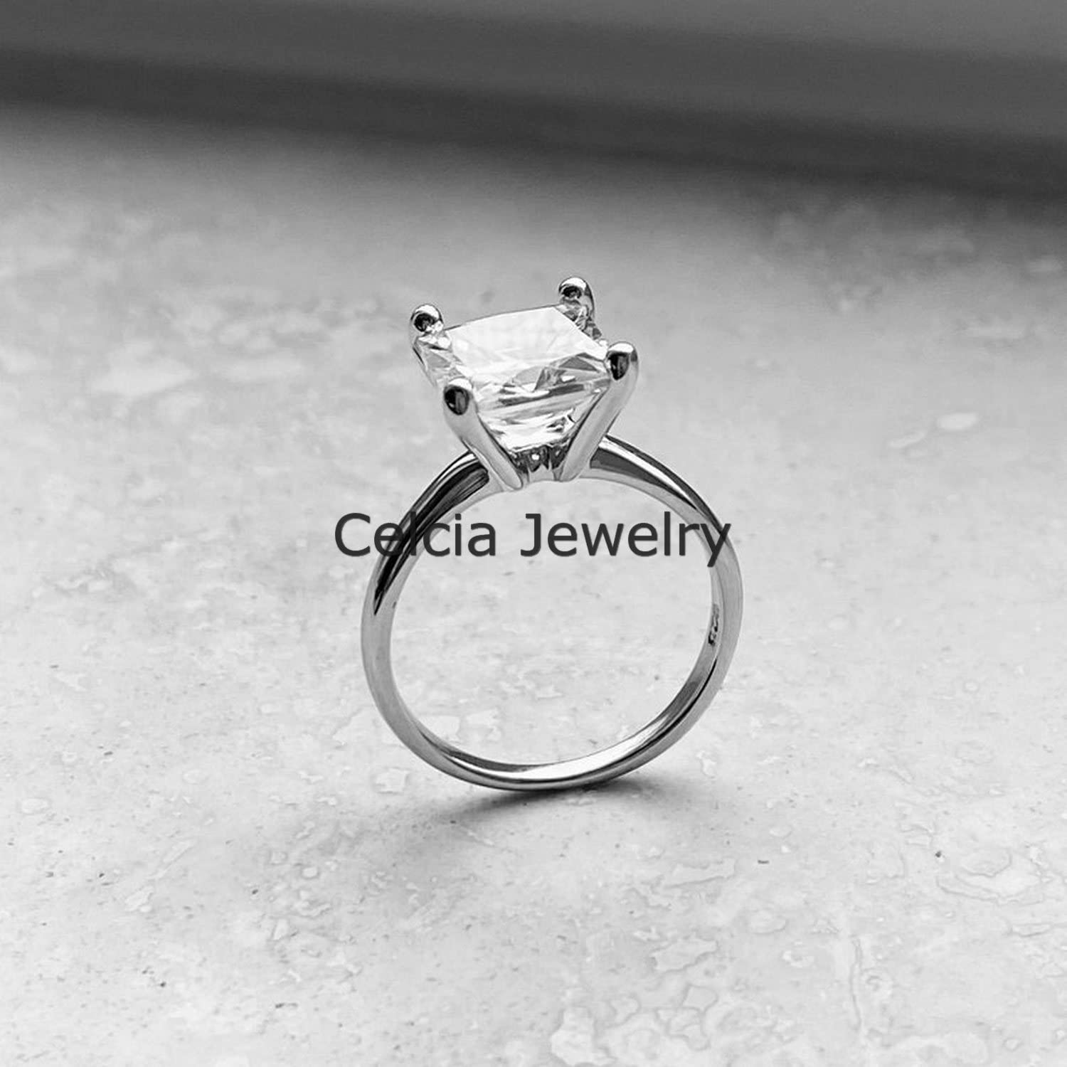 Anillo de declaración de CZ blanco natural, anillo solitario, anillo de regalos de ceremonia de boda, anillo minimalista, anillo del día de la madre, hermoso anillo de piedra natal de abril para mujer